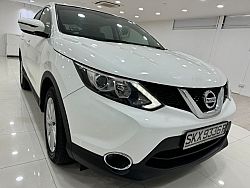 Nissan Qashqai 1.2 DIG-T CVT Revcam 2015 Rear Entertainment White